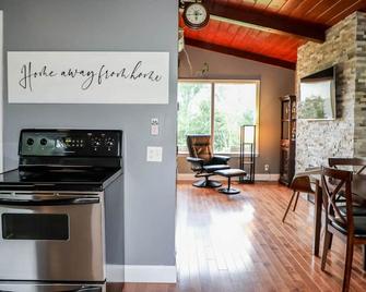 4-room house with plenty of character - Fredericton - Restaurant