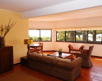 Praia da Lota Resort - Apartments - Manta Rota - Wohnzimmer