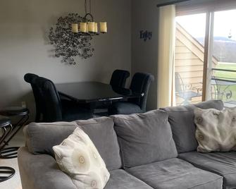 Golf Villa in the heart of The Galena Territory - Galena - Living room