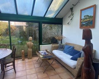 Typical Breton house in the heart of the Golf du Morbihan - Larmor-Baden - Living room