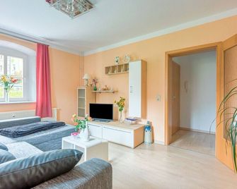 Tranquil Escape in Rauschenbach - Neuhausen - Living room