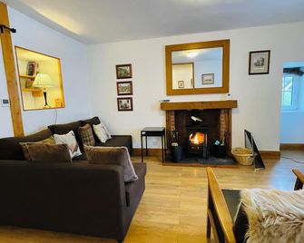 Traditional Highland Cottage Near Loch Ness - Drumnadrochit - Living room