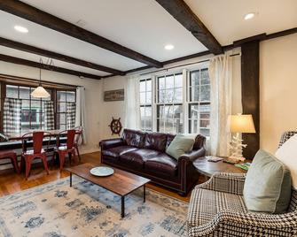 \'Rockport Sail Loft: 2 Bed/1 Bath Oceanfront Haven - Rockport - Olohuone