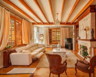 House with garden, terrace & private pool - Cala Ratjada - Living room