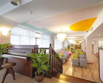 Hotel La Perla - Bike Hotel - Garda - Lobby