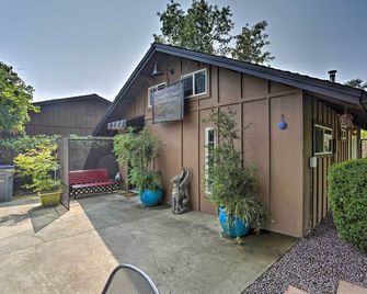 Private Modern Entertainment Getaway - Anderson