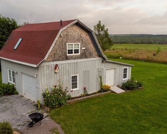 Homestead 1810 - newly renovated barn loft apartment minutes from Charlottetown - Charlottetown - Building