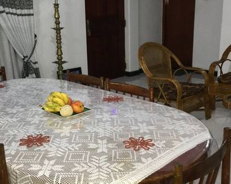 River Valley Holiday Retreat -Upper floor 2 BR Apt - Peradeniya - Dining room