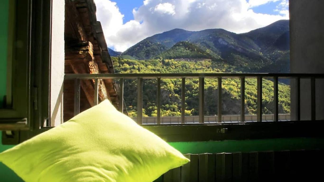 باري أنتيك هوستل آند بوب