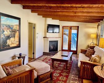 Blue Iguana Inn - Ojai - Living room