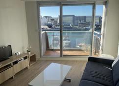 Pretty and bright studio with view on the harbor - Les Sables-d’Olonne - Wohnzimmer
