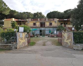 Hotel Paradiso - Tarquinia - Κτίριο