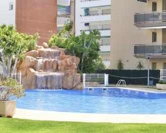 Maldivas III - La Pineda - Piscine