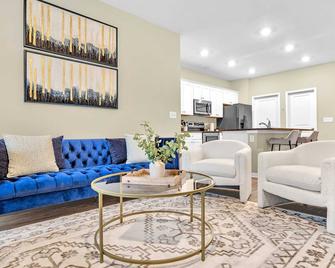 Serene Southern Retreat on Wynn Way - Pendergrass - Living room