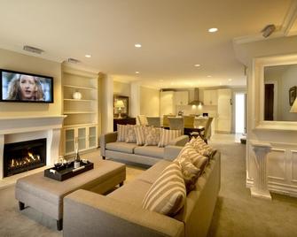 Esplanade Queenstown by Staysouth - Queenstown - Wohnzimmer