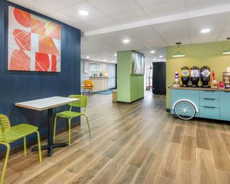 Spark by Hilton Roanoke Airport - Roanoke - Salónek