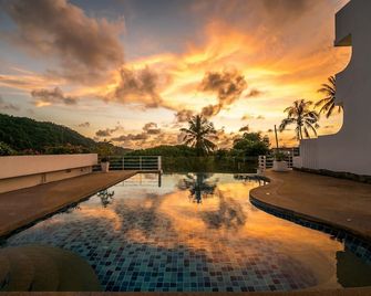 Kata Ocean View condominium by Lofty - Karon - Pool