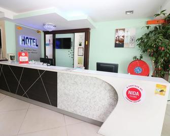 Veenai Hotel - Butterworth - Рецепція