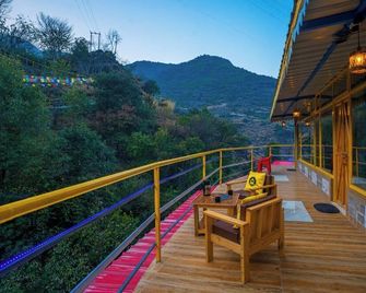 The Hosteller Mussoorie By the Streamside, Kempty - Mussoorie - Balcony