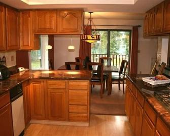 Ultimate Private Water Fishing Retreat in Cooper Landing, Alaska - Cooper Landing - Kitchen