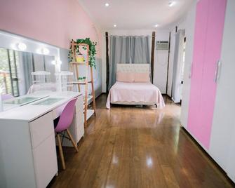 House 11/ family parties/ swimming pool/ waterfall/ fresh air/ home office/ pets/ wi fi - Nilópolis - Habitación