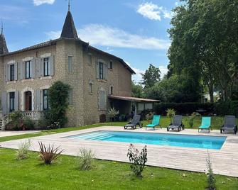 Château l'Argelès, private accommodation, swimming pool, spa - Salies-du-Salat - Piscina