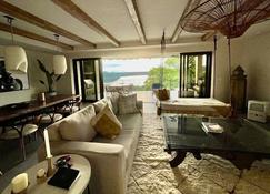 NEW! Sophisticated Moroccan vibe | Ocean views, concierge, beach club - Culebra - Living room