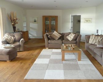 Luxury Bungalow Waterville Kerry near Sea, Beach and Mountain views - Waterville - Living room
