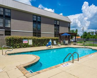 Quality Inn Valley- West Point - Valley - Piscina