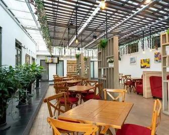 The Radiant Center Hotel - South Tangerang City - Restaurant