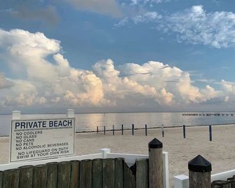Resort Condo, Private Beach, Balcony with Water Views Bayside Retreat - Ruskin - Strand