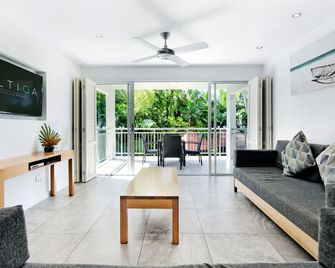 Ultiqa Fiji Palms Beach Resort - Pacific Harbor - Living room