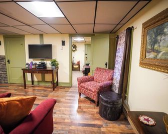 Cozy Ranch, Fireplace, 10 Acres, Mtn. & River Views, Train Service to Jim Thorpe - Tamaqua - Living room