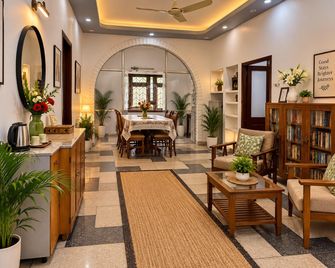 Sanjeev &Jyotsn’s Decent Homestay - Lucknow - Lobby