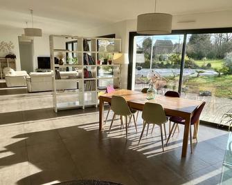 Villa contemporaine avec piscine sur 4000 m2 à Rodez 9 personnes - Onet-le-Château - Jídelna