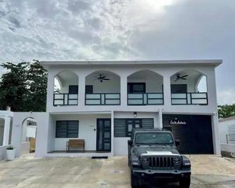 Casita Antonia: Amapolas - Aguadilla - Edificio