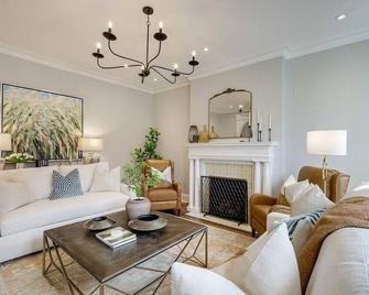 Hobson Hall - A Poshabodes Luxury Home! - Alexandria
