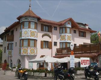 Hotel Giusy - Malosco - Будівля