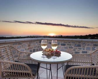 Armantanis Luxury Suites - Areopoli - Balkon