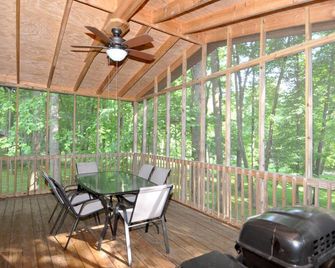 Sleepy Creek - Creekside Escape - Berkeley Springs - Balcony