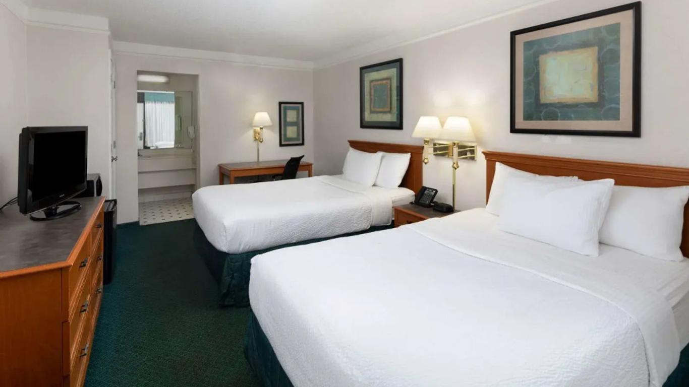Super 8 by Wyndham Savannah