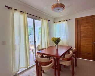Casa Moderna en Residencial Privado, AC y Parking - Licey al Medio - Dining room