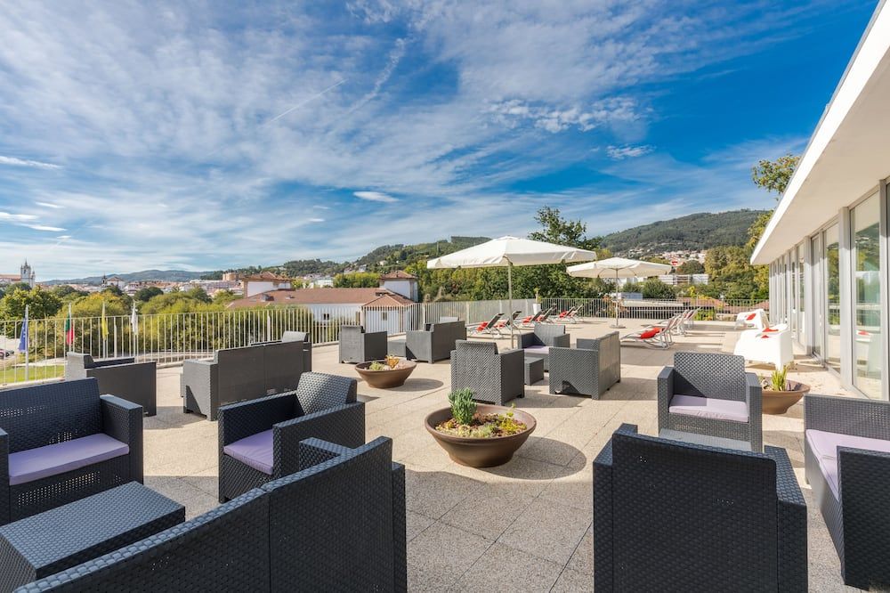 لونا أكروس هوتل ناتشر أند سبا