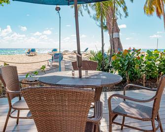 سافانا بيتش كلوب هوتل آند سبا - بريدج تاون - مبنى