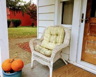 Comfy, simple Hudson/Bard area farmhouse - Germantown - Patio