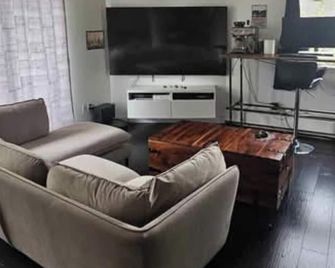 Cozy East Vancouver condo - Vancouver - Salon