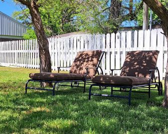 The Mays Place Bed and Breakfast - Elgin - Patio