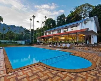 Vythiri Holiday Resort, Wayanad - Vythiri - בריכה