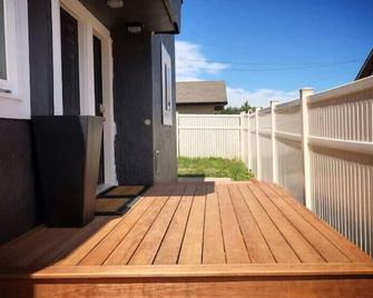 Cut Bank Studio #8 near Glacier National Park - Cut Bank - Balcony