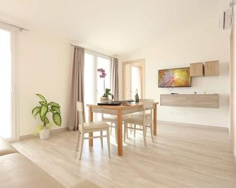 ألما دي ألغيرو أبارتمنتس - الغيرو - غرفة طعام